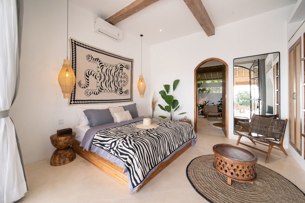 new stunning 4br jungle view villa in lovina