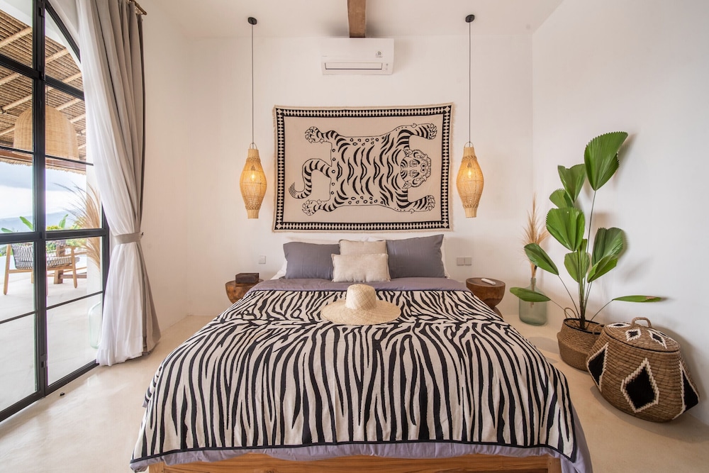 new stunning 4br jungle view villa in lovina