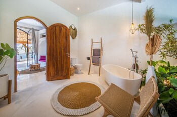 new stunning 4br jungle view villa in lovina