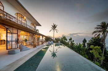 new stunning 4br jungle view villa in lovina