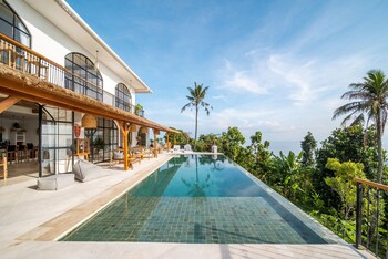 new stunning 4br jungle view villa in lovina