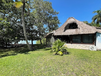 embajada universal by la eufemia group