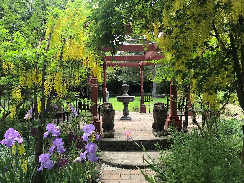 arden forest inn