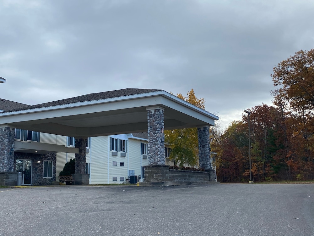 Hometown Inn,Cheboygan County>>Cheboygan,3 star