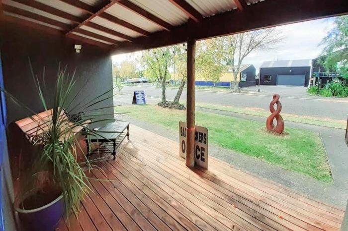 tongariro river retreat hostel