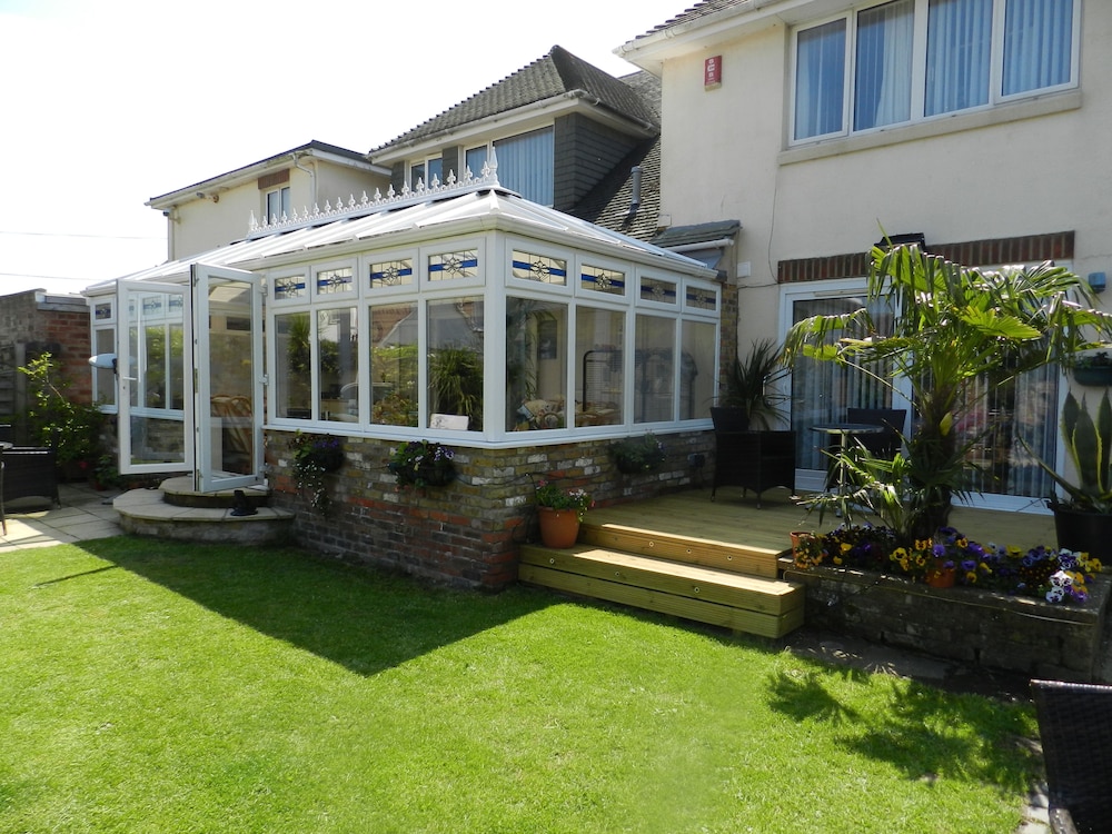 watersedge guest house