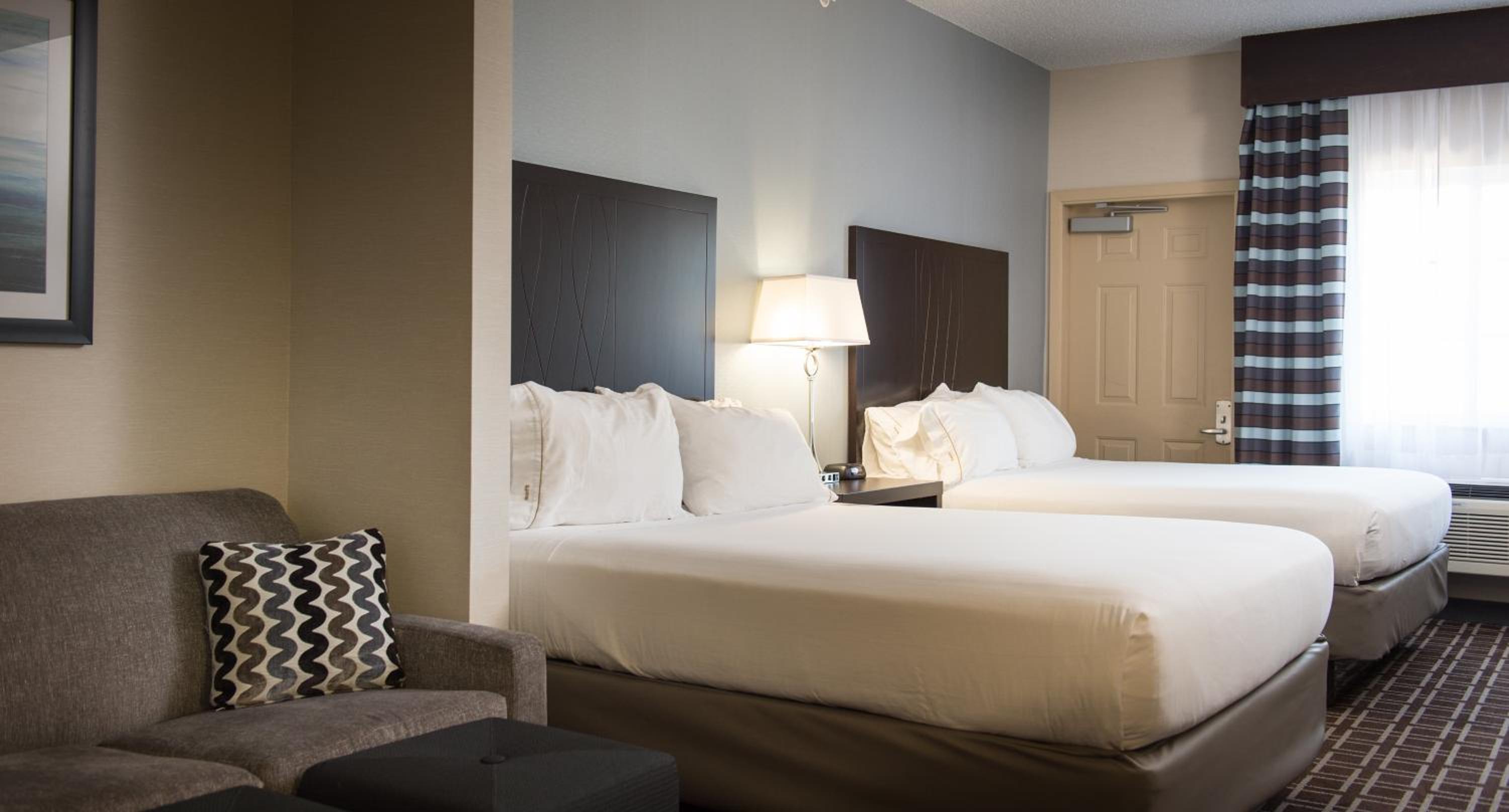 holiday inn express le claire riverfront davenport by ihg