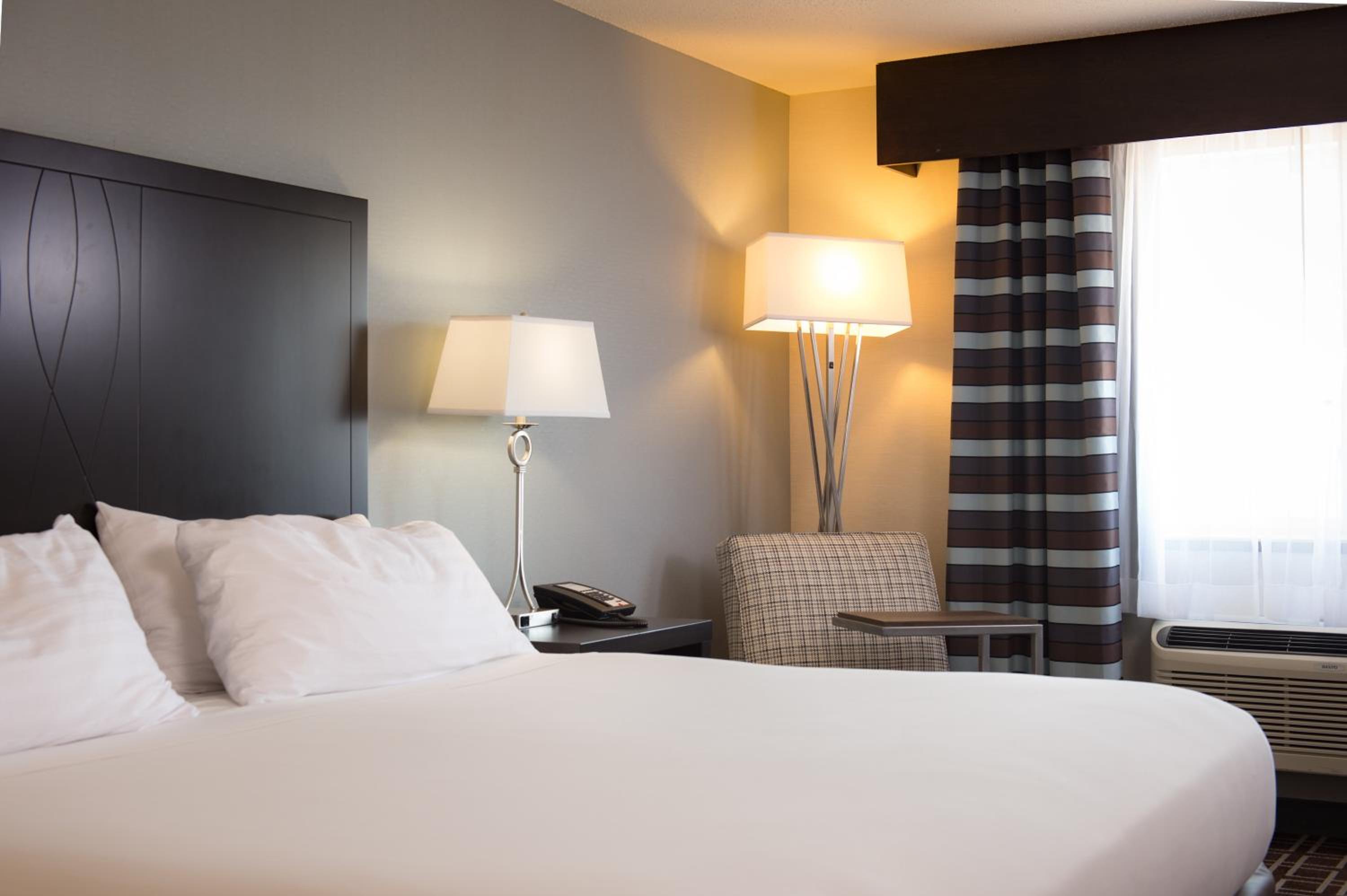 holiday inn express le claire riverfront davenport by ihg
