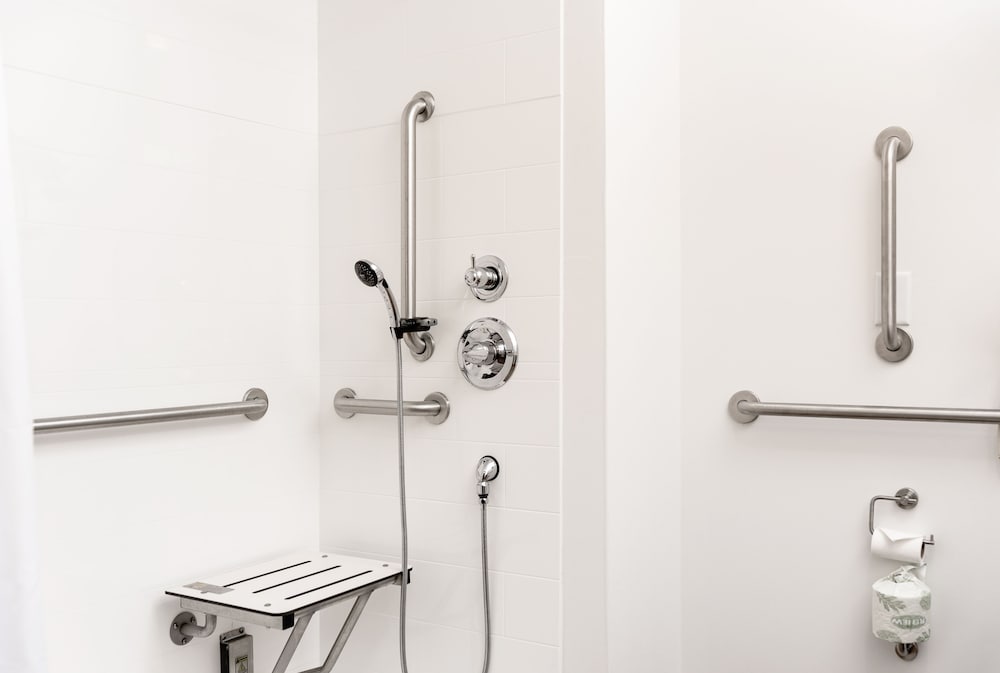 holiday inn express le claire riverfront davenport by ihg