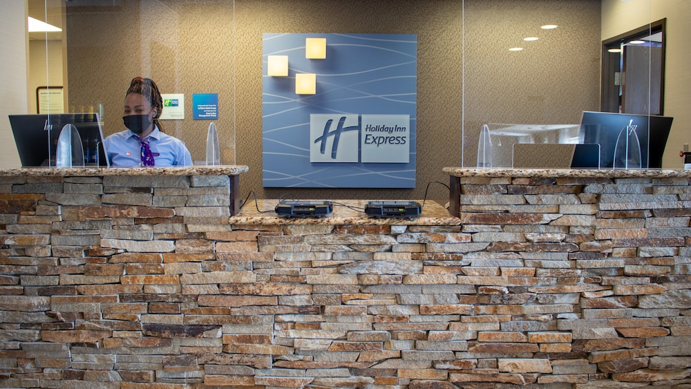 holiday inn express le claire riverfront davenport by ihg