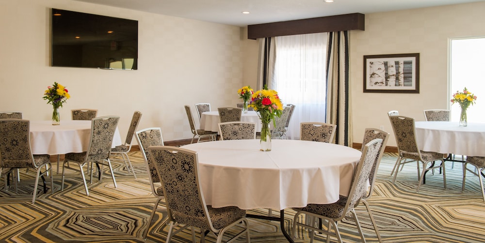 holiday inn express le claire riverfront davenport by ihg