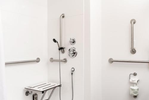 holiday inn express le claire riverfront davenport by ihg