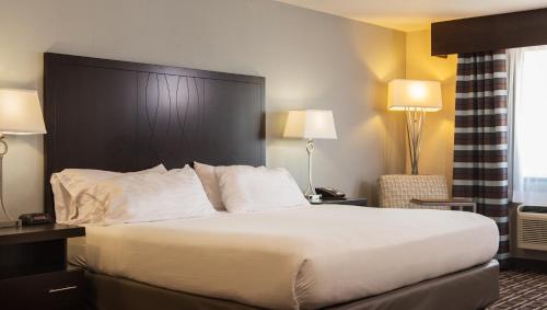 holiday inn express le claire riverfront davenport by ihg