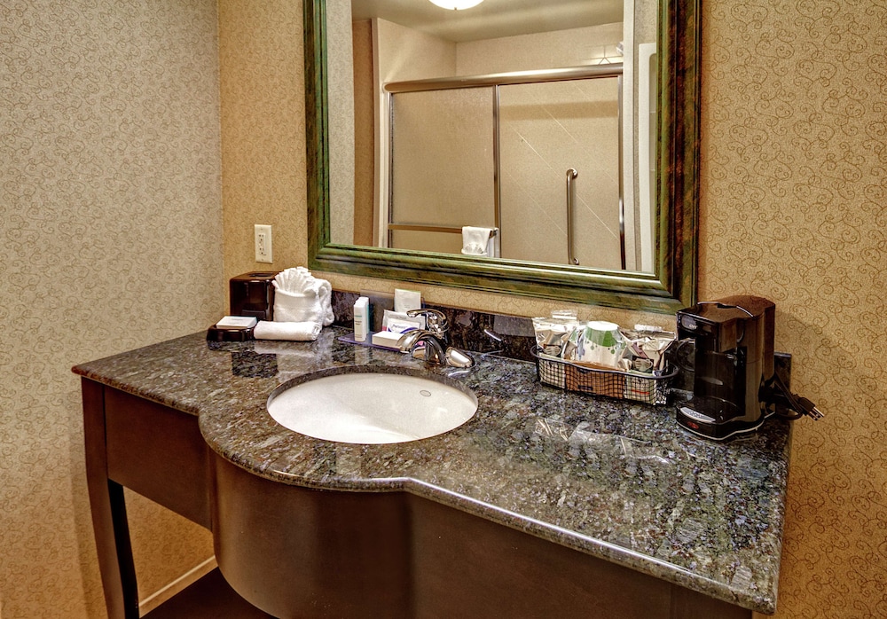 hampton inn and suites lebanon