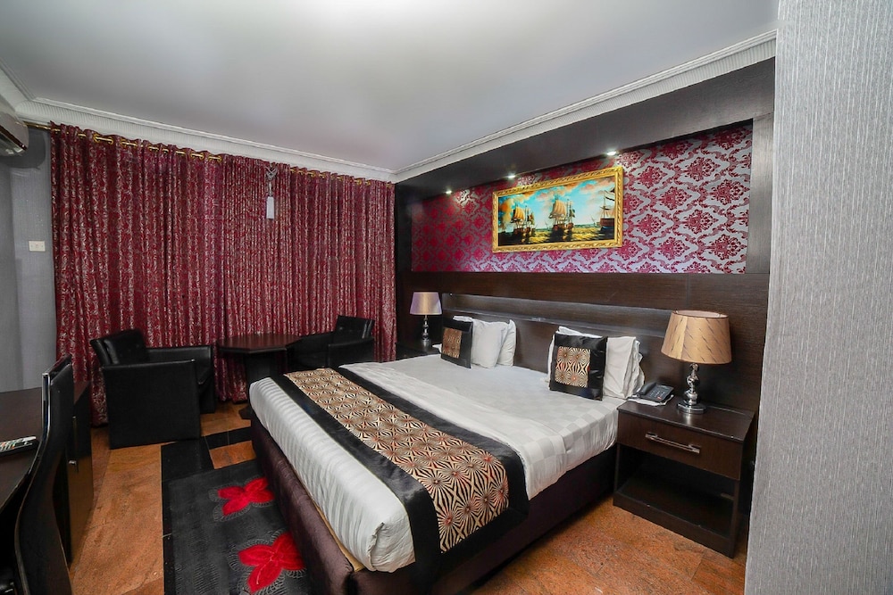 landmark hotel