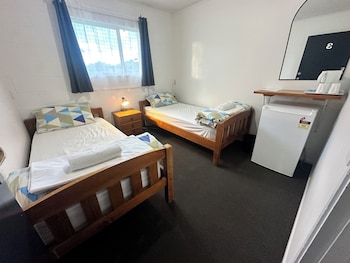 happy apple backpackers