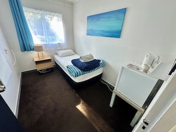 happy apple backpackers