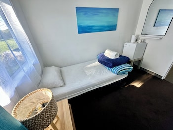 happy apple backpackers