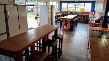 happy apple backpackers