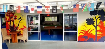 happy apple backpackers