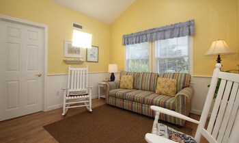 colonial acres resort