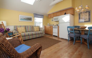 colonial acres resort