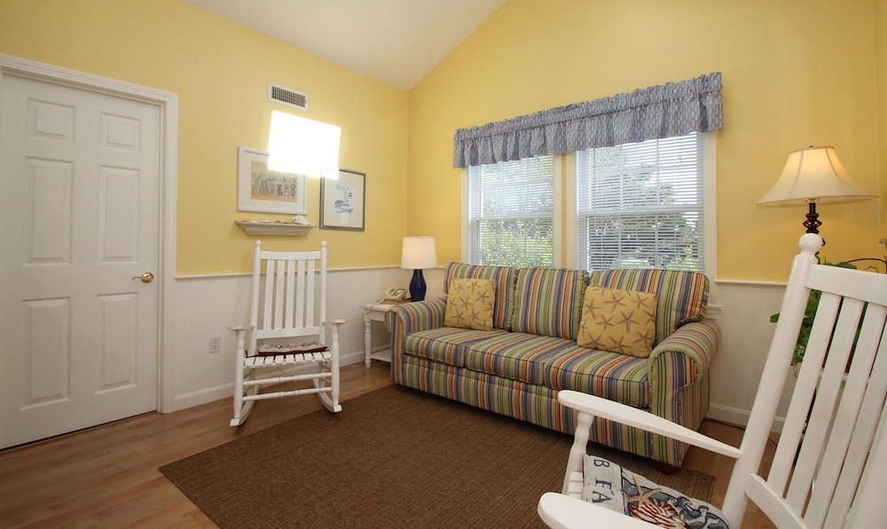 colonial acres resort