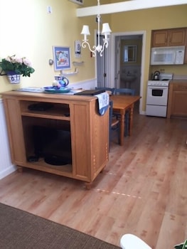 colonial acres resort