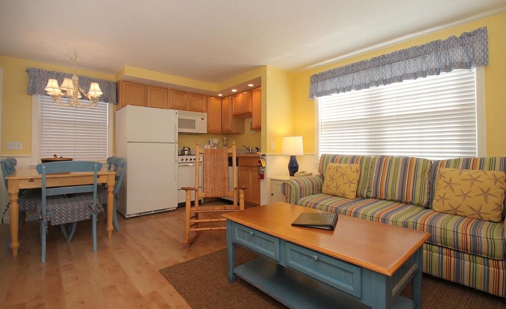 colonial acres resort