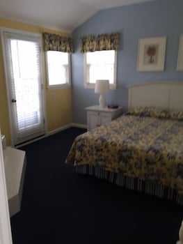 colonial acres resort