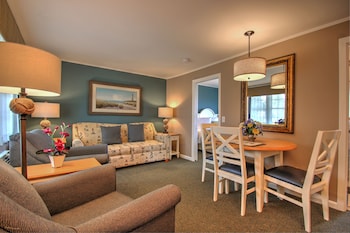 colonial acres resort