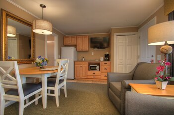 colonial acres resort