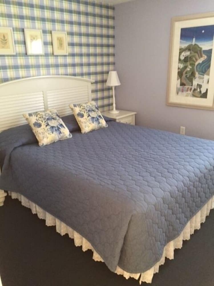 colonial acres resort