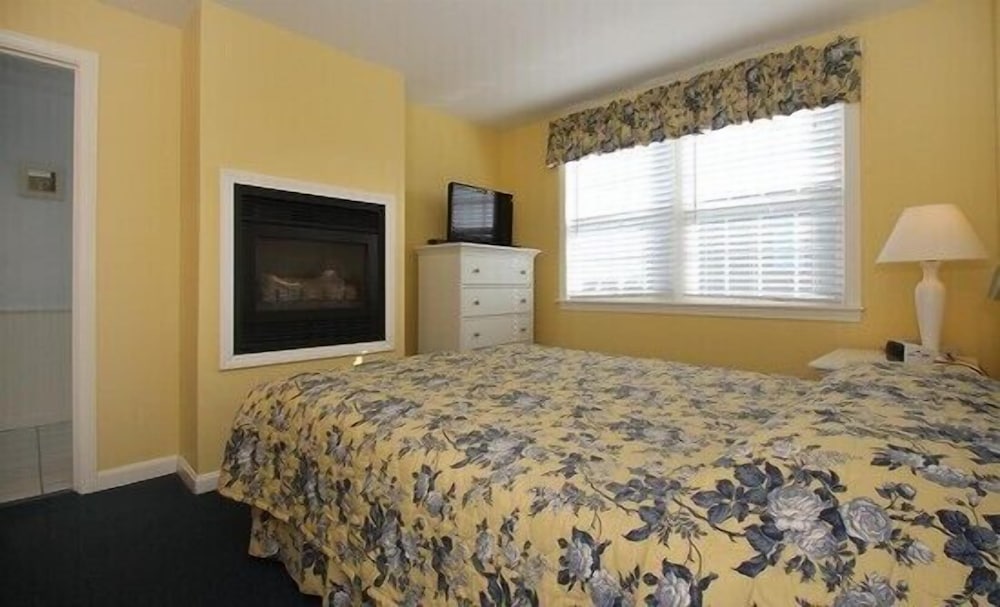 colonial acres resort