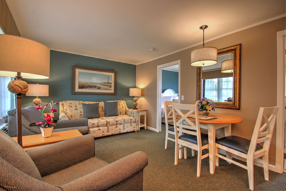 colonial acres resort