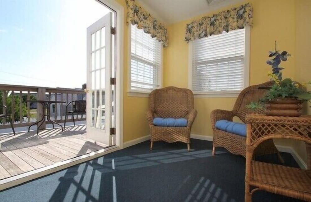 colonial acres resort