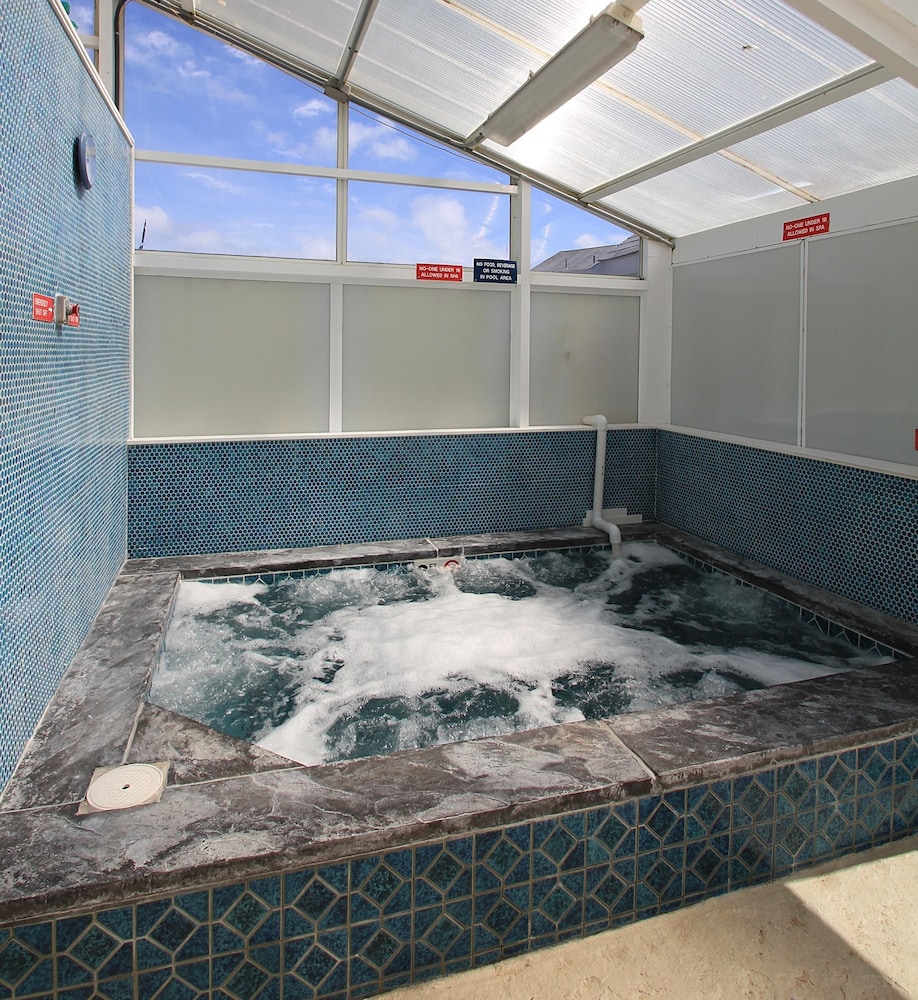 colonial acres resort