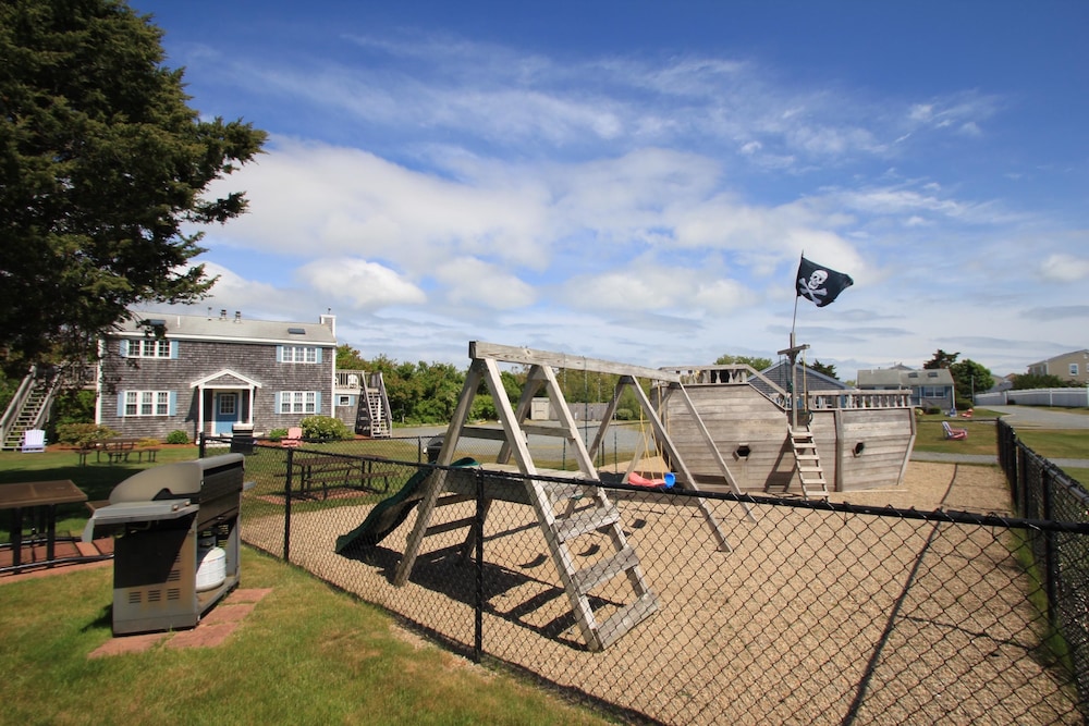 colonial acres resort