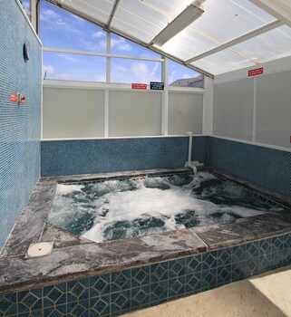 colonial acres resort