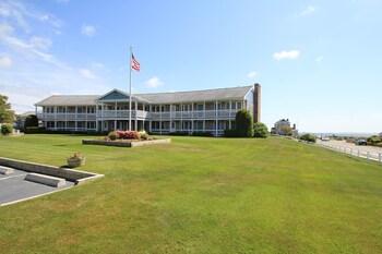 colonial acres resort