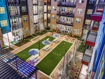 airy 1br king suite close to downtown w fast wifi