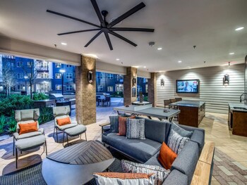 airy 1br king suite close to downtown w fast wifi