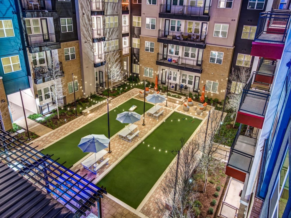 airy 1br king suite close to downtown w fast wifi