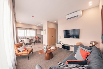 breakfast included at regatta living 302
