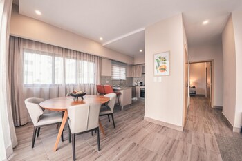 breakfast included at regatta living 302