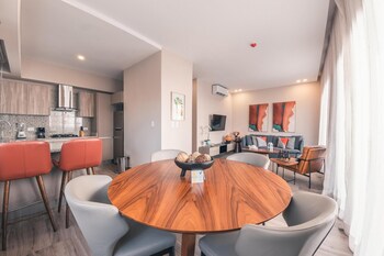 breakfast included at regatta living 302