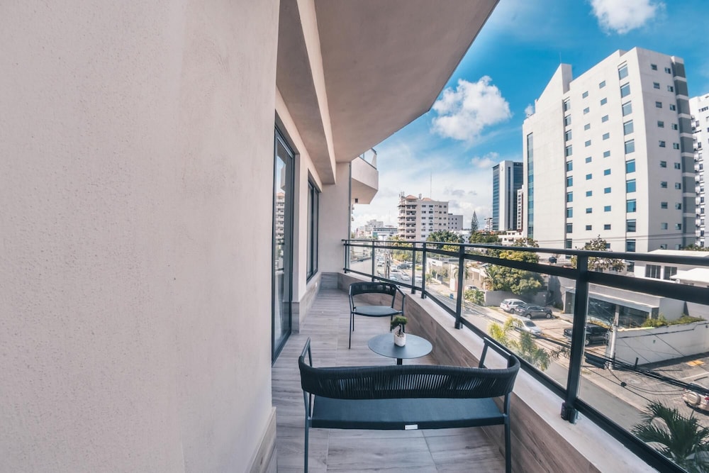 breakfast included at regatta living 302