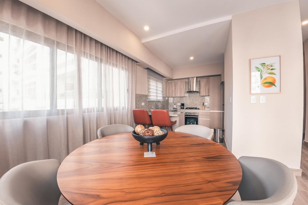 breakfast included at regatta living 302
