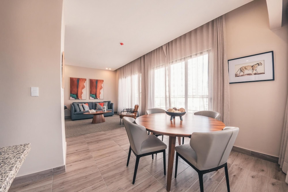 breakfast included at regatta living 302