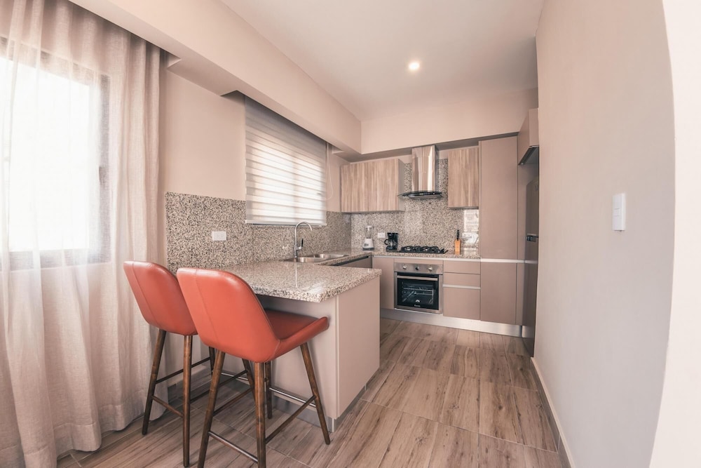 breakfast included at regatta living 302